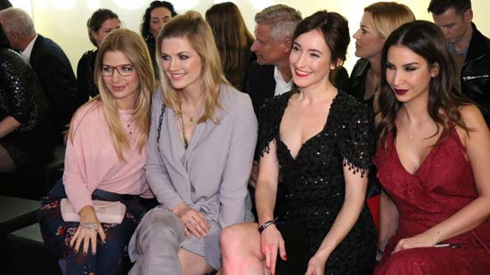 Susan Sideropoulos, Nina Bott, Maike von Bremen, Sila Sahinbei der Rodenstock Eyewear Show am 12.01.2018 im Münchner Haus der Kunst (Foto: Martin Schmitz)